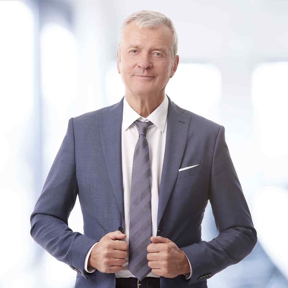 https://yewafm.com/wp-content/uploads/2019/04/img-people-01.jpg